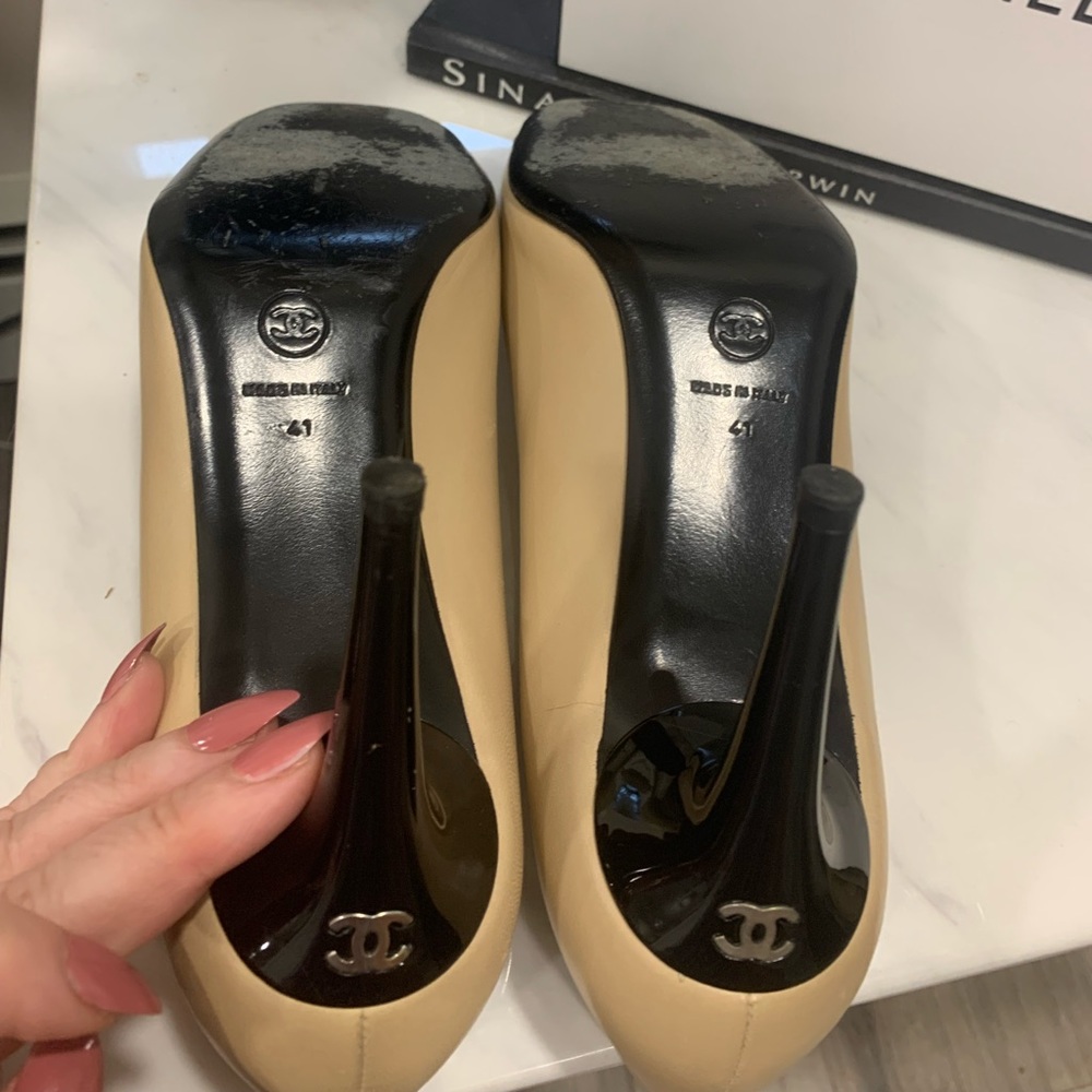 - CHANEL Capped toe Round Heels In nude & Black Size 41 - Picture 6 of 13